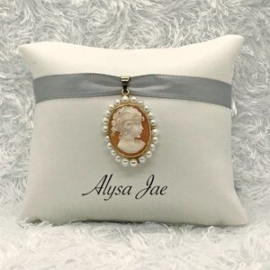 *RARE* Vintage Cameo Estate Jewelry - Rafka Pendant